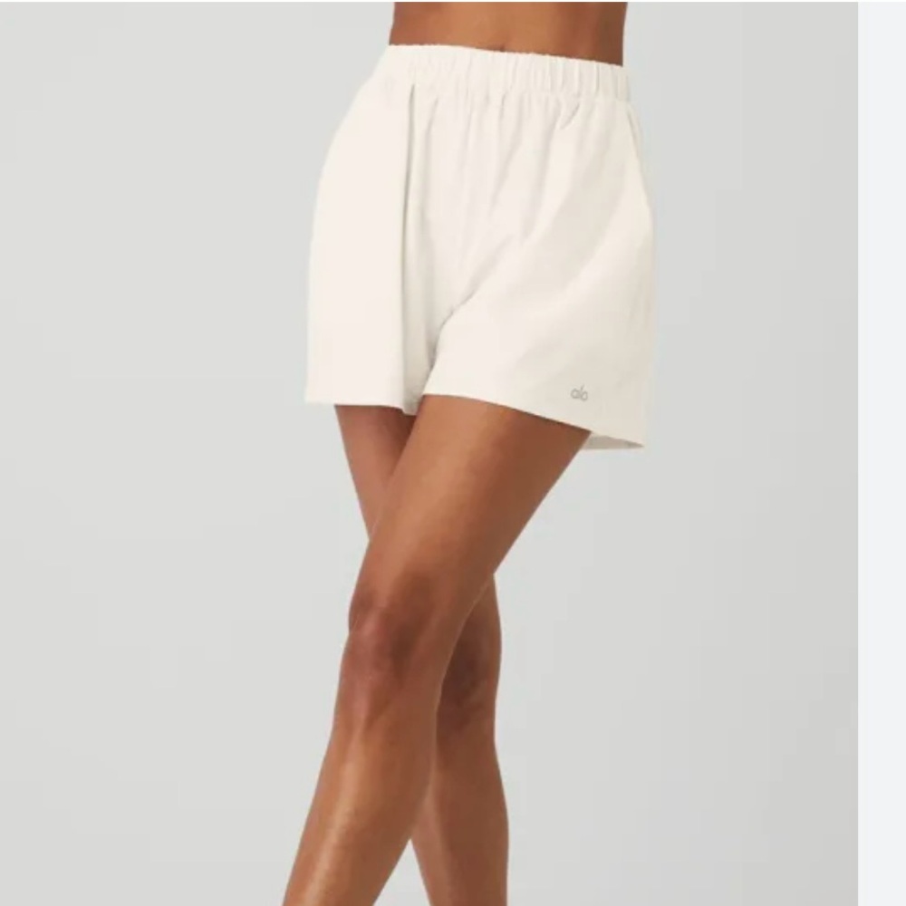 Alo Yoga's "Ready Set" elasstic shorts in Ivory yoga NWOT size S with pockets